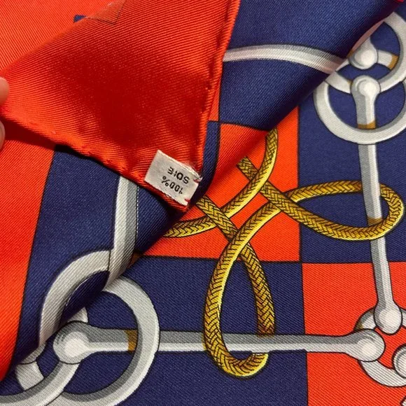 Like New Authentic Hermes scarf Carre 90 Red Silk100% - Picture 3 of 5